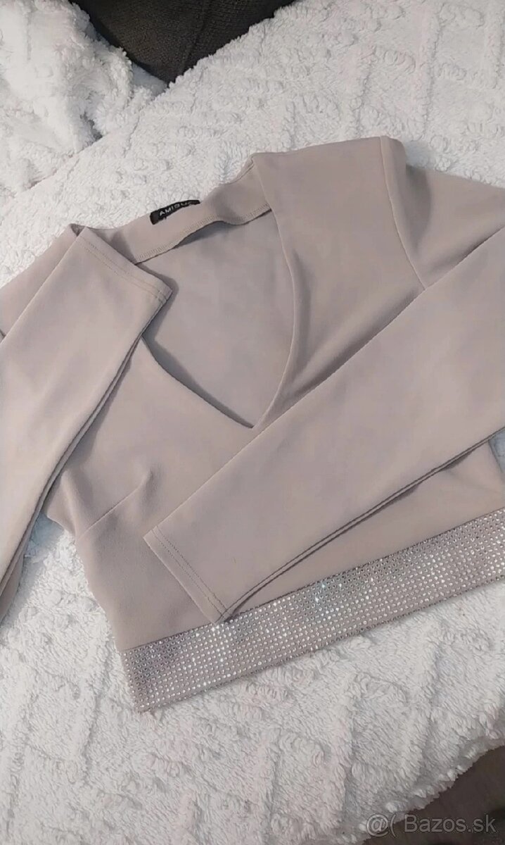 Elegantný croptop
