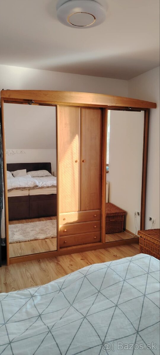 Šatníková skriňa