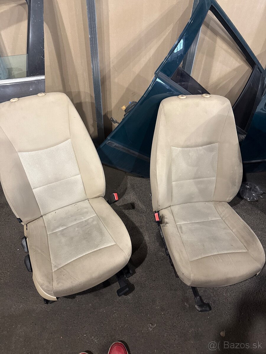 Bmw e90 sedacky, tapacire a stropnica
