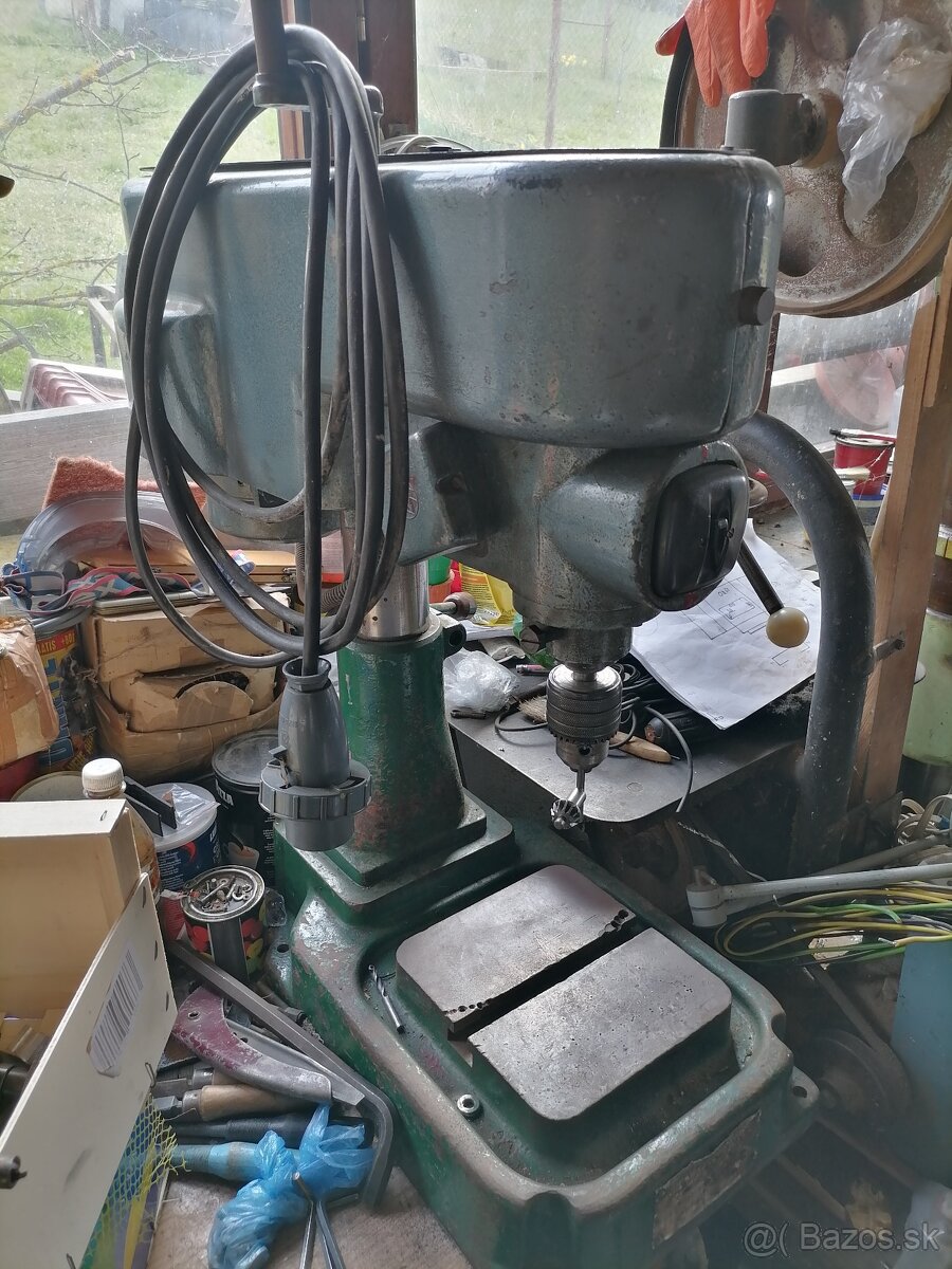Vŕtačka Jihokov V 10
