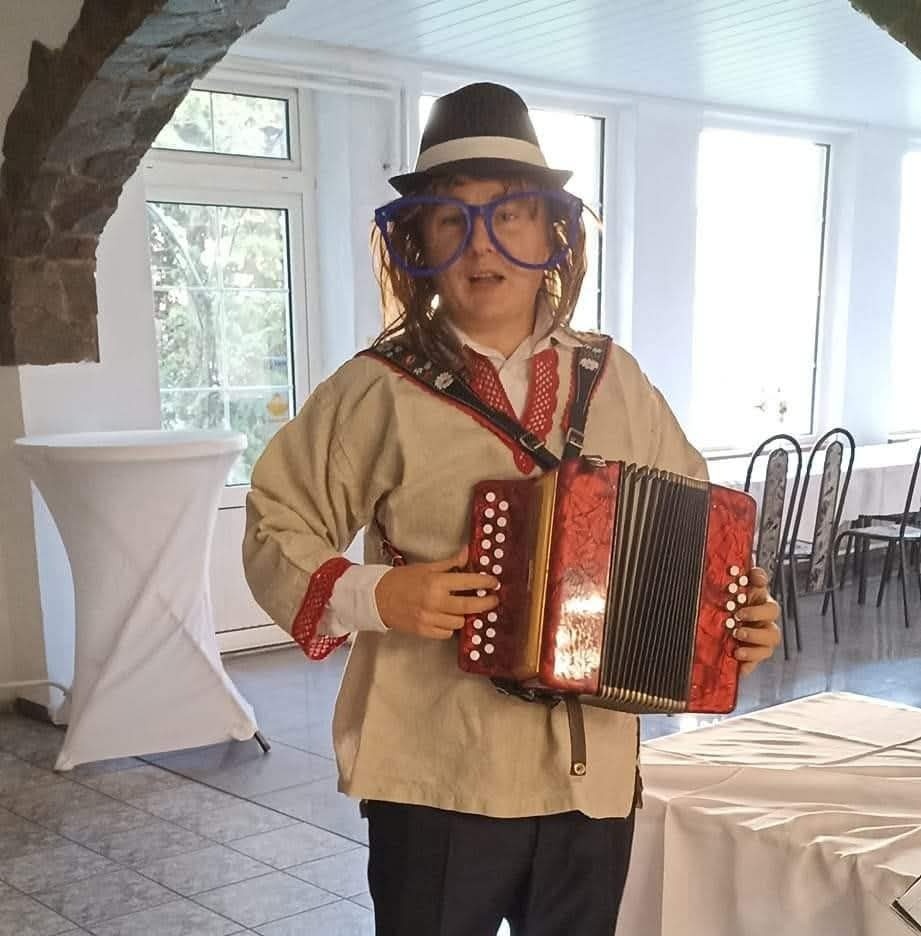 DJ, moderátor a heligonkár 3V1
