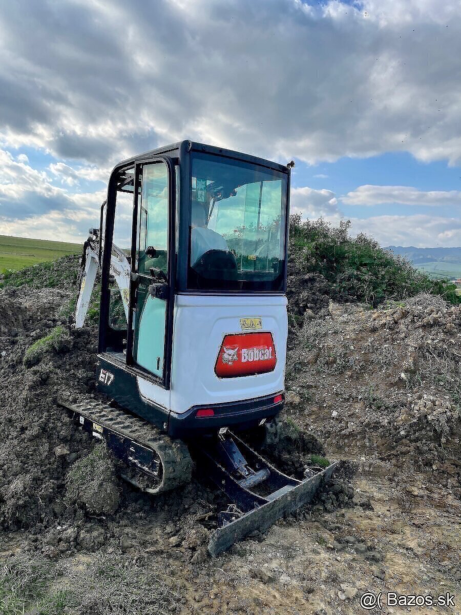 Minibager bobcat e17