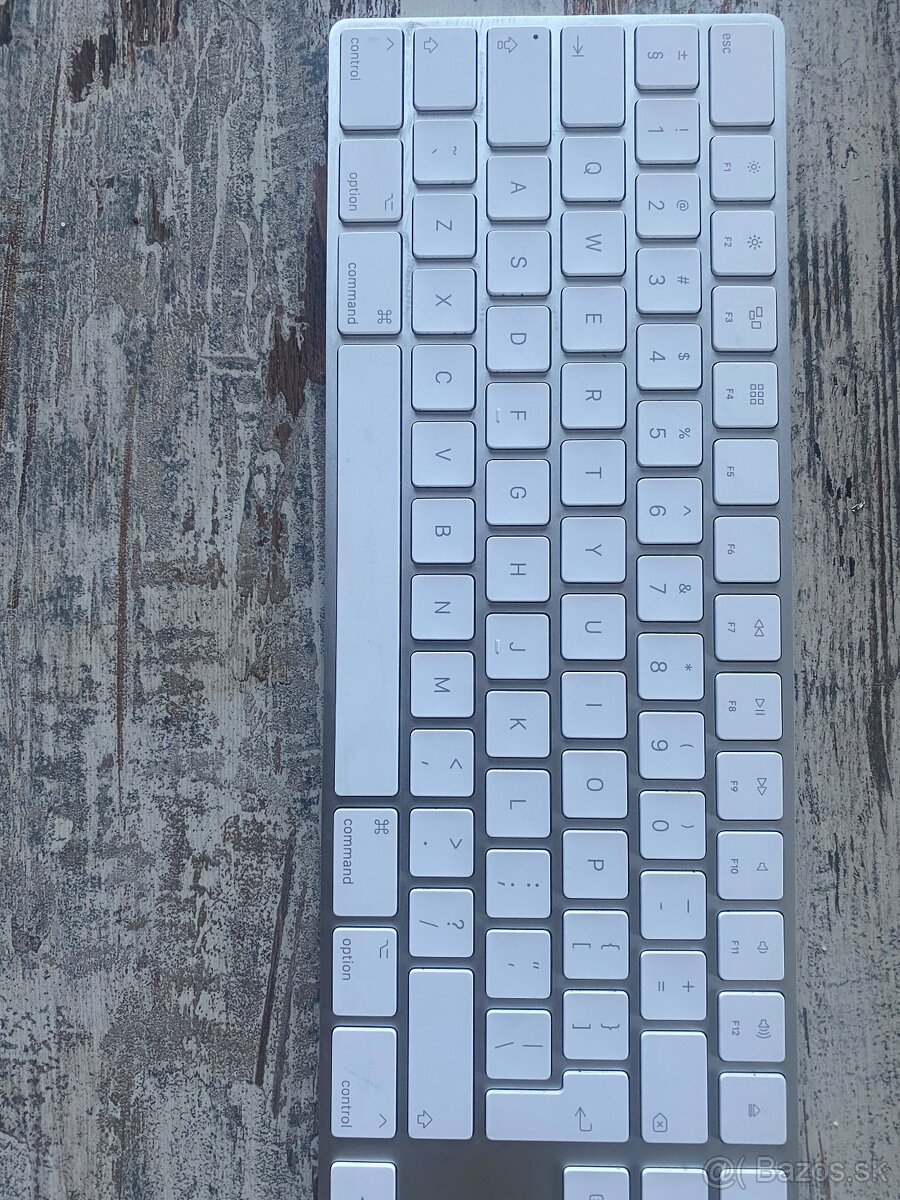 Apple Magic Keyboard.