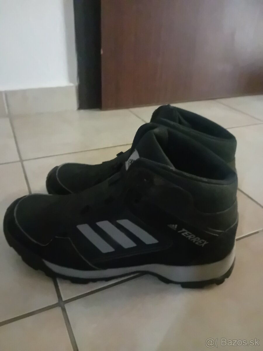 Topánky adidas zimne