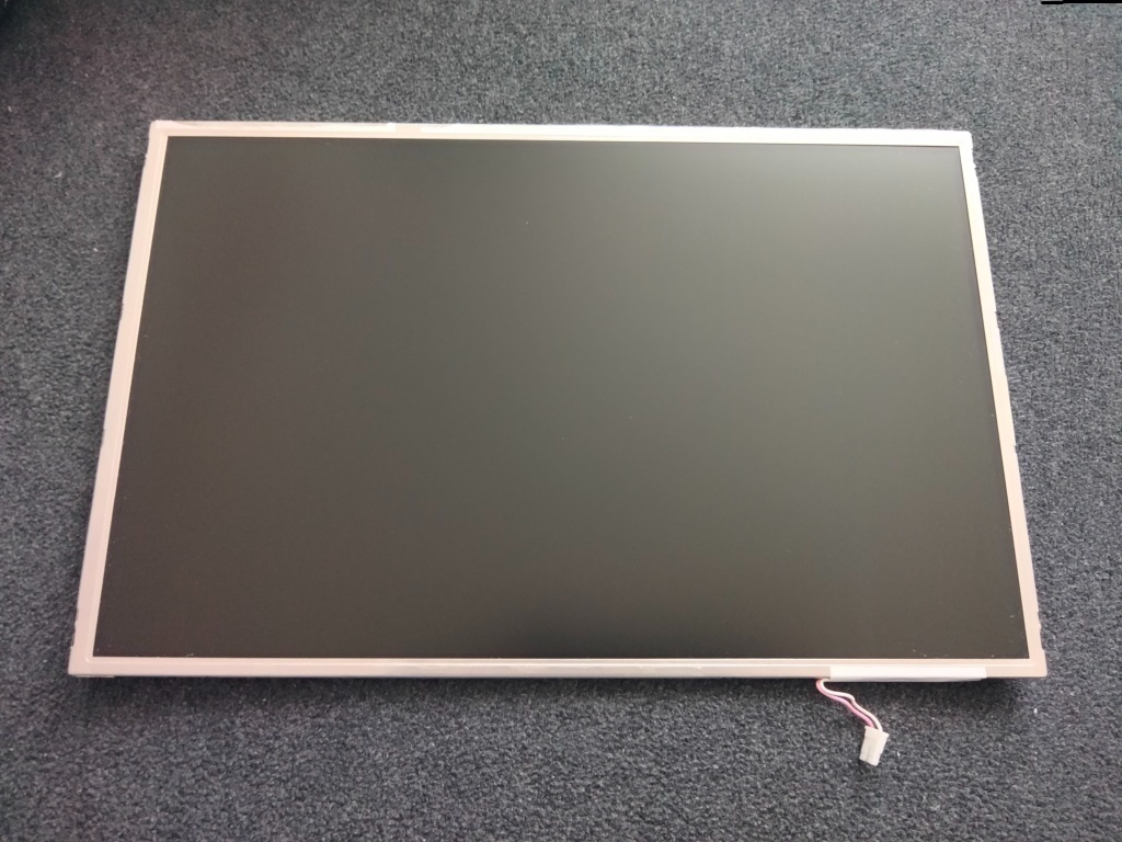 predám 14,1" displej z notebooku CCFL 30pin ,B141EW04