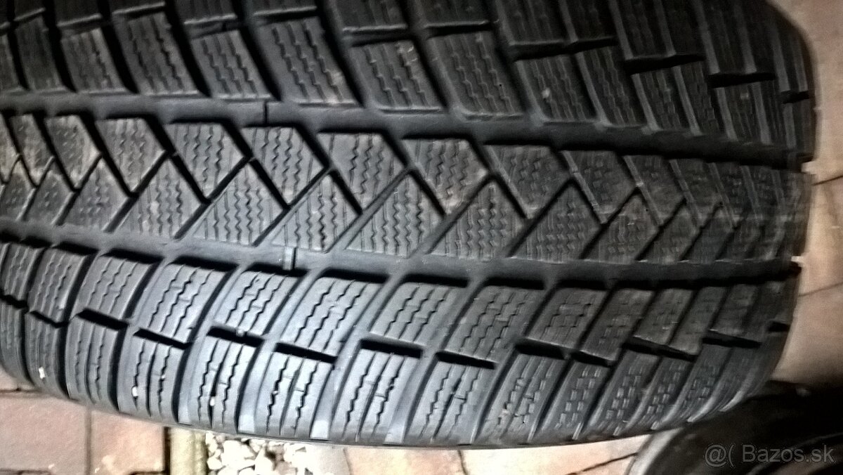 2 ks ZIMNÉ PNEU 225/40 R18 92W XL M+S VREDESTEIN cca 7-8 mm