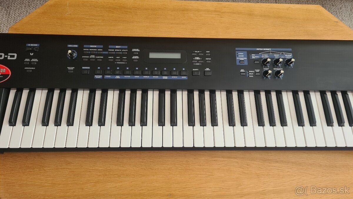 Roland JUNO D