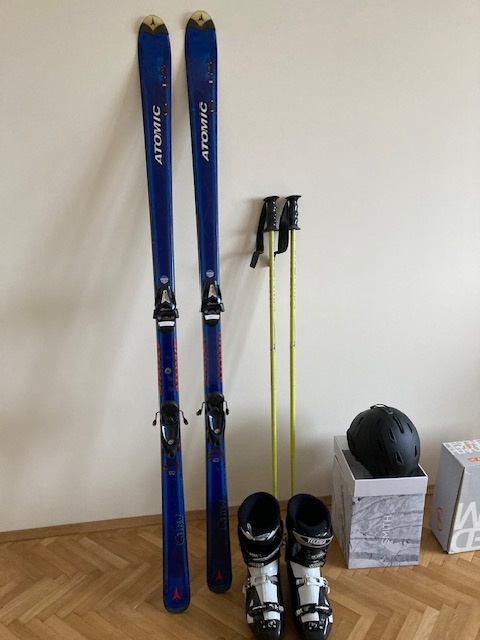 Lacno predám pánske lyže a príslušenstvo