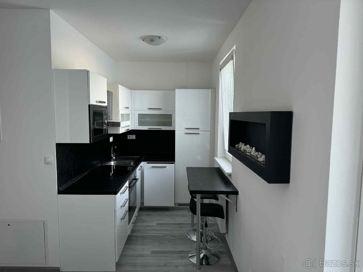 1-izbový byt s balkónom