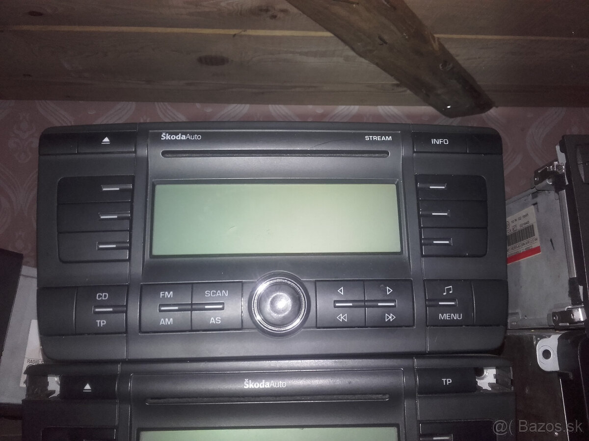 ORGINAL RADIO SKODA OCTAVIA 2
