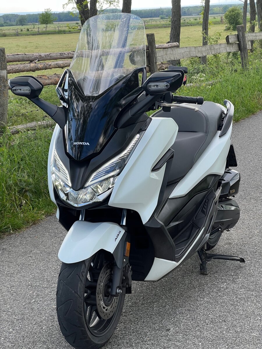 Honda forza 125