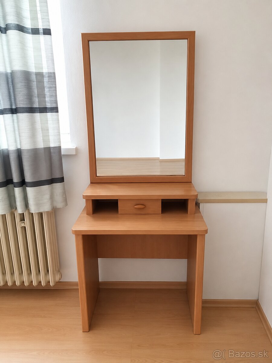 Kozmetický stolík