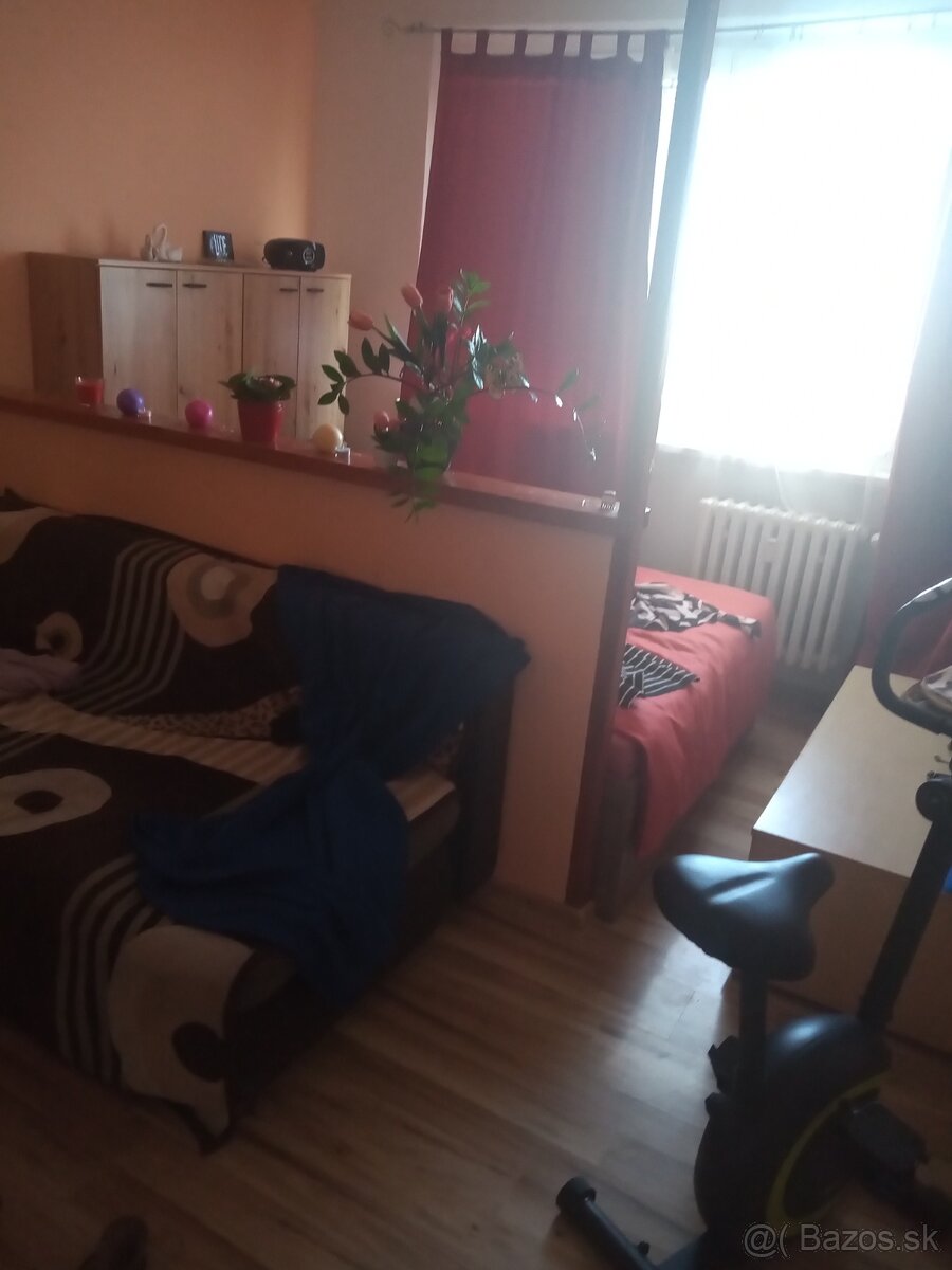 Predaj 1 izbového bytu Hronska 120000 e