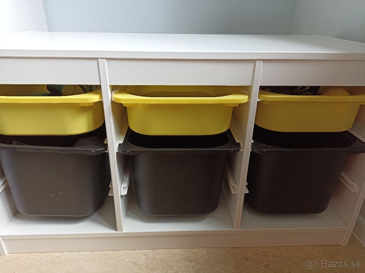 Regál Trofast a úložné boxy