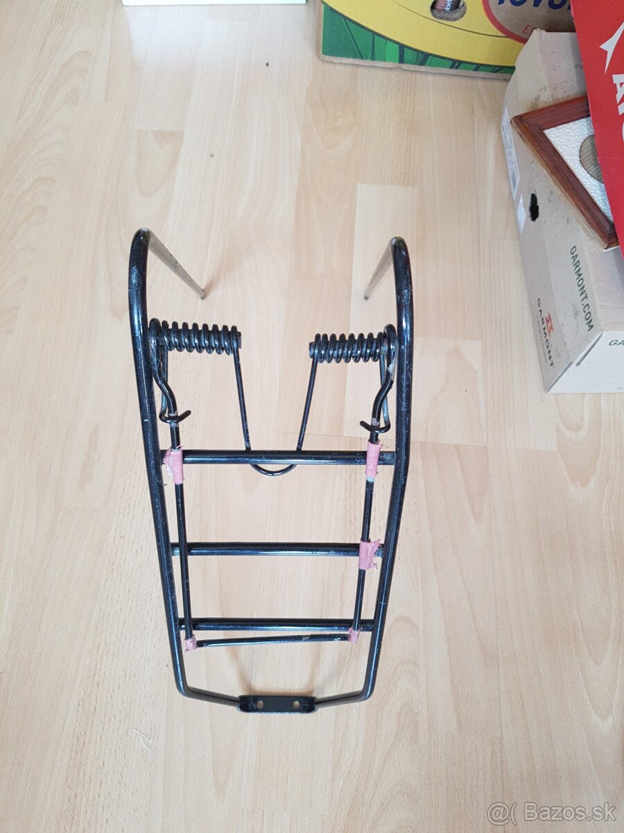 Zadný nosič na bicykel s kolesom 26