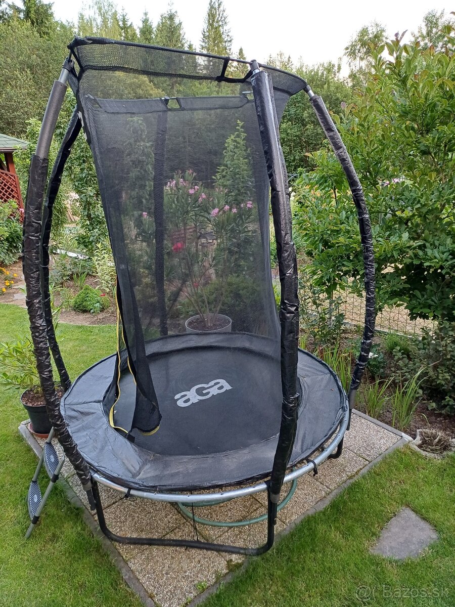 Trampolína