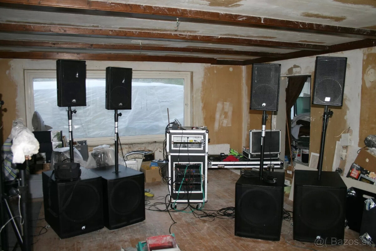 Hudobný systém DJ, veľa príslušenstva