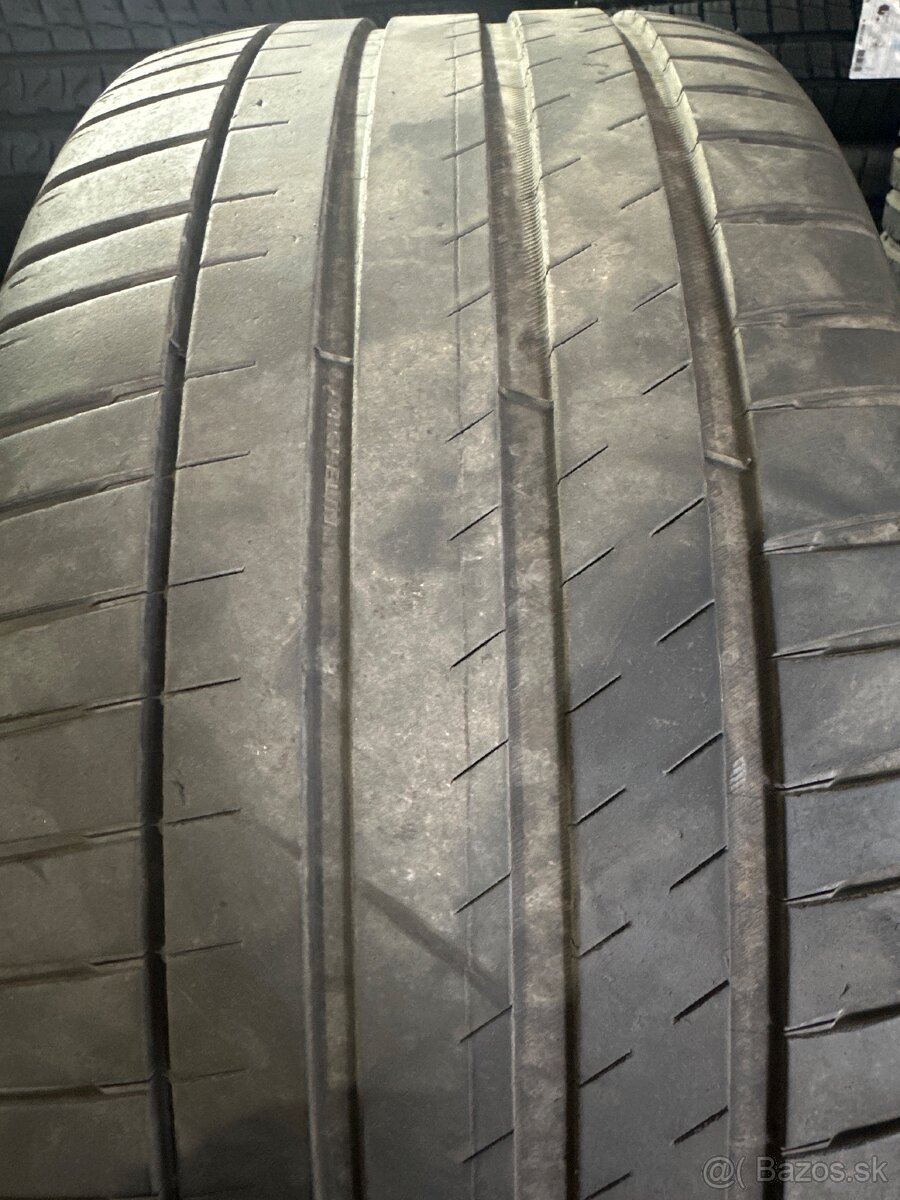 255/40R20