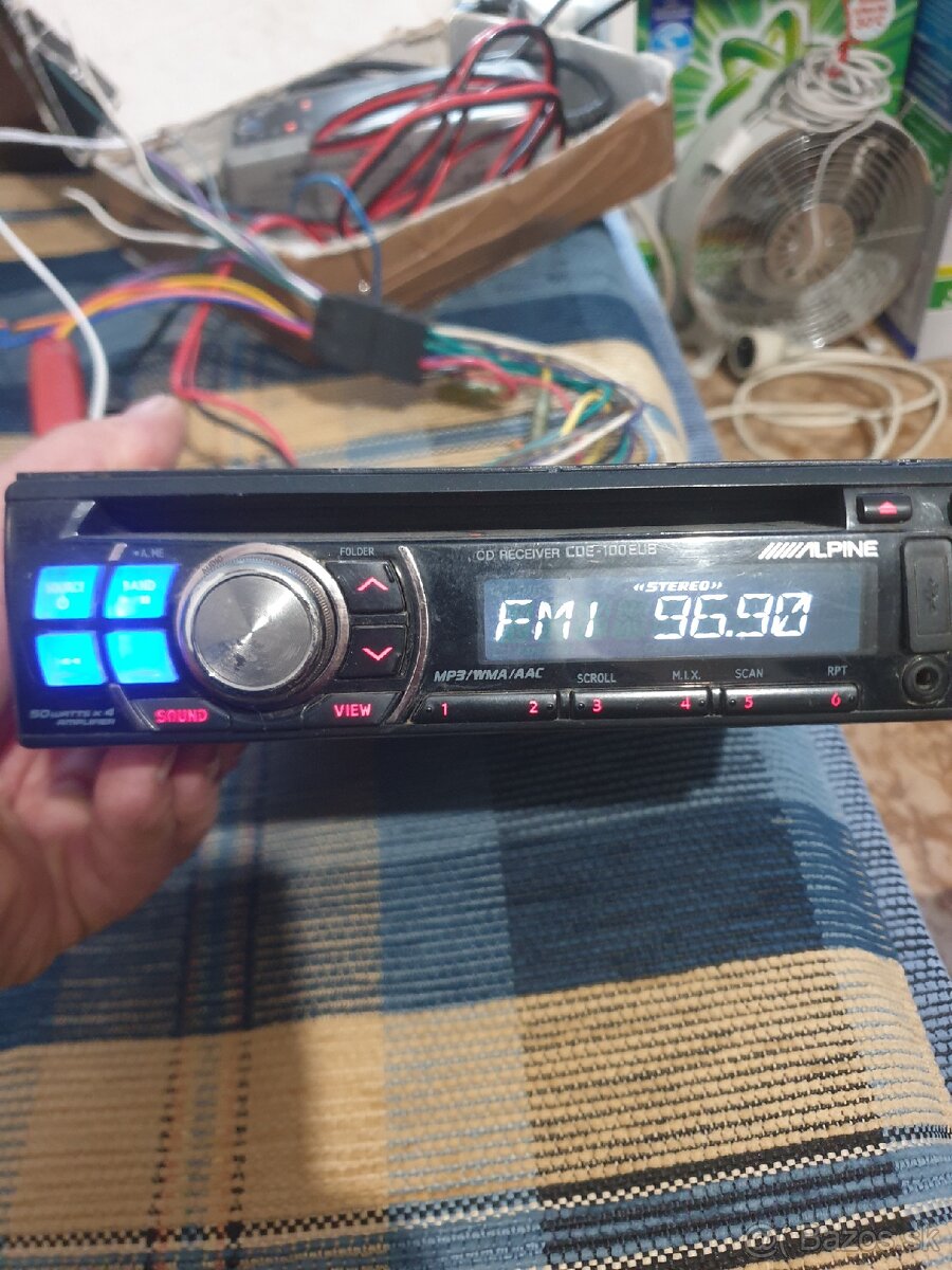 ALPINE CDE-100EUB 4x50w