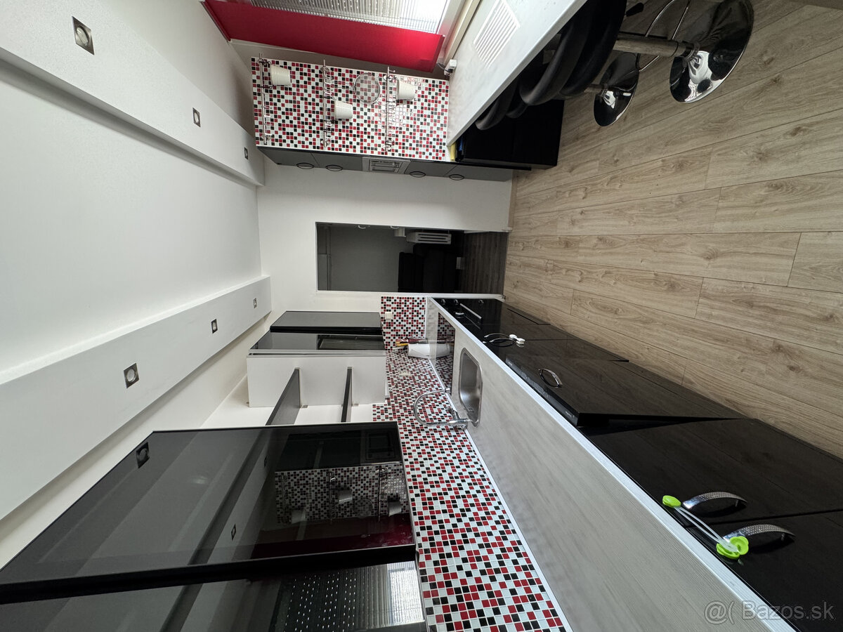 Priestranný 4 izbový byt v tichej lokalite s krásnym výhľado