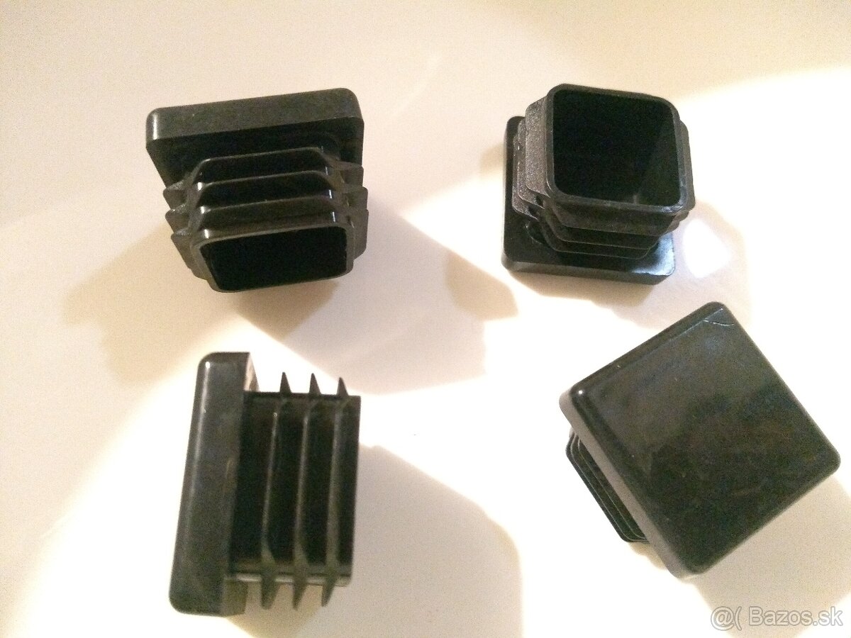 Štvorcové zatlačovacie zátky 1062ks 25mm x 1.0 - 2.5