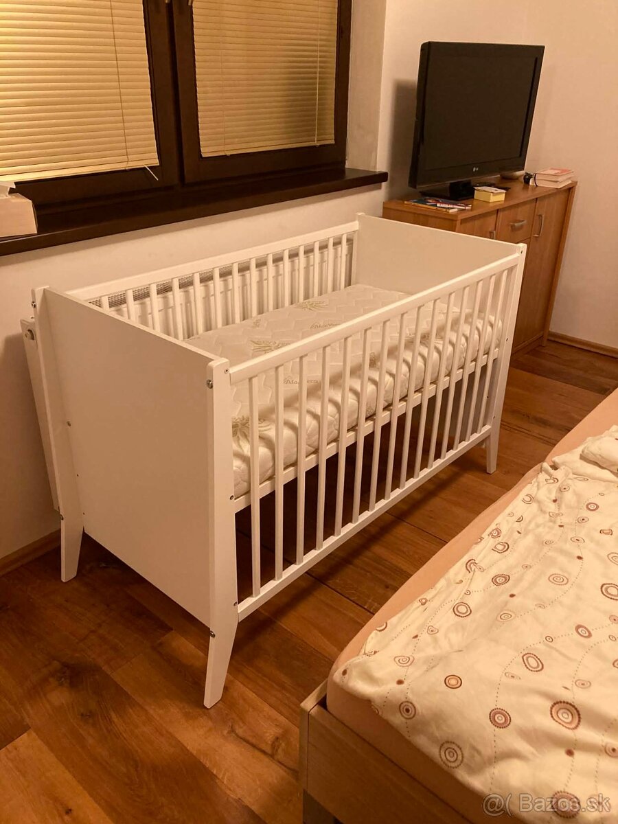 Biela detská postielka 120x60 cm s matracom