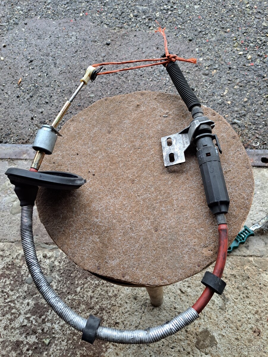 Predám tiahlo radenia automatickej prevodovky na Audi A8d2