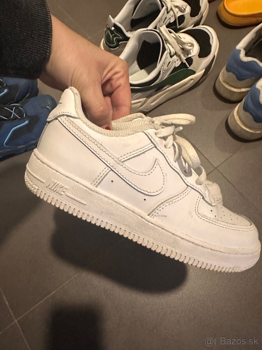 Nike tenisky veľkosť 33