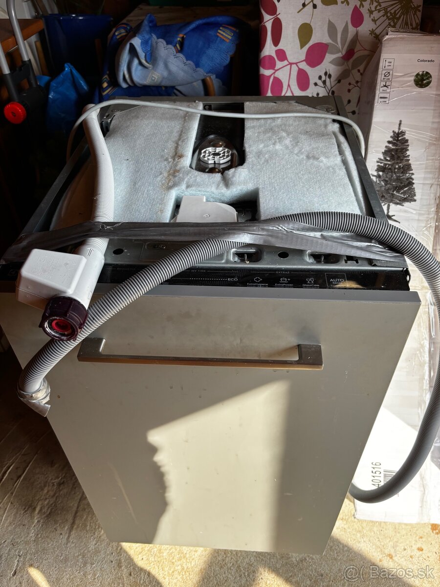 Umývačka riadu elektrolux.