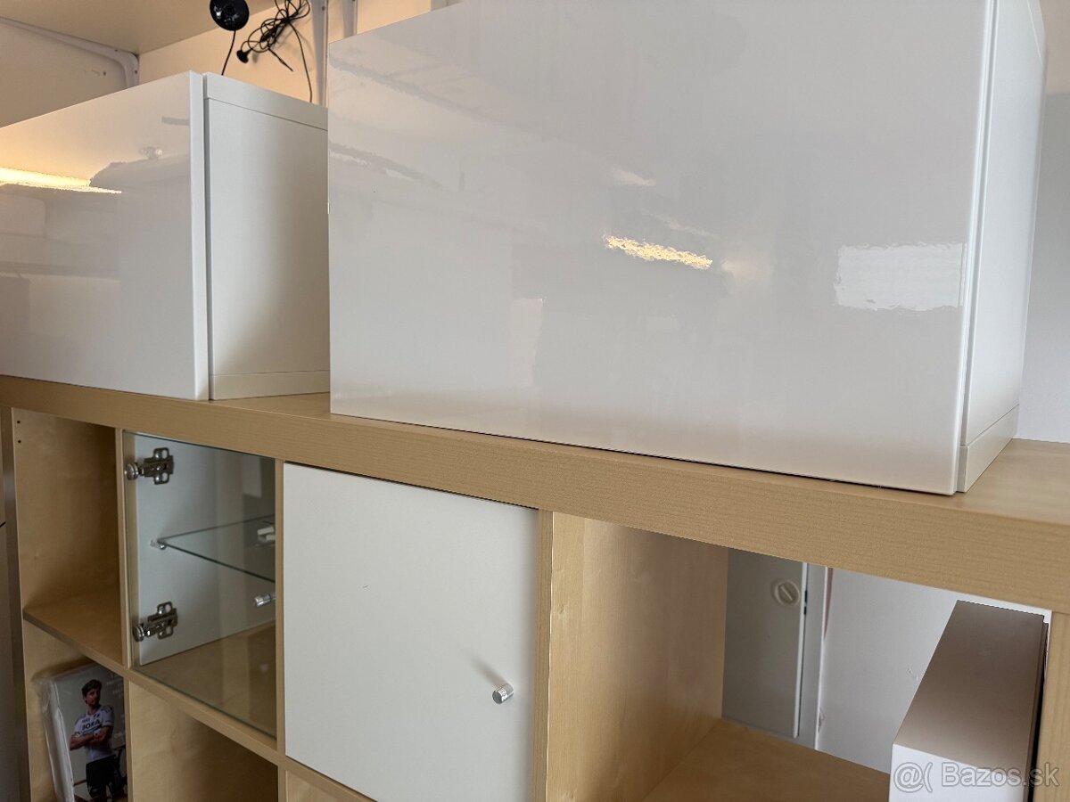 Predam kniznicu regalovu Ikea