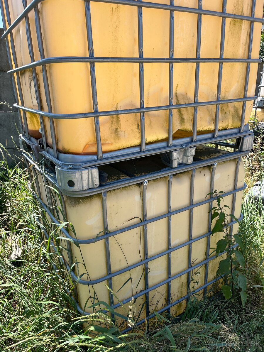 Plastova nadrz 1000l IBC