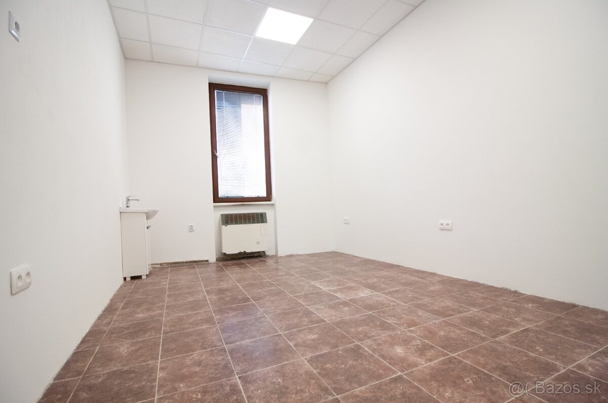 Priestor s umývadlom 16m2 v centre