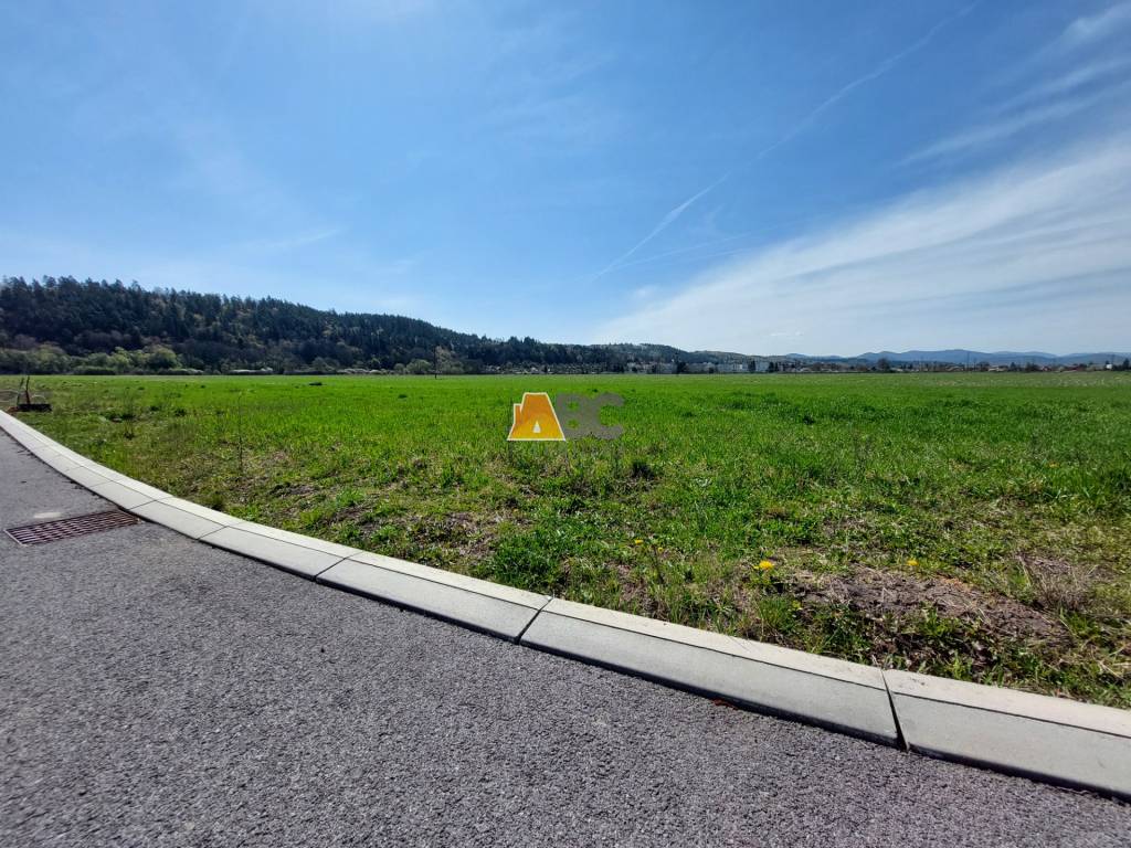 Stavebný pozemok Sliač – 746 m², blízko Zvolen a Banská Byst