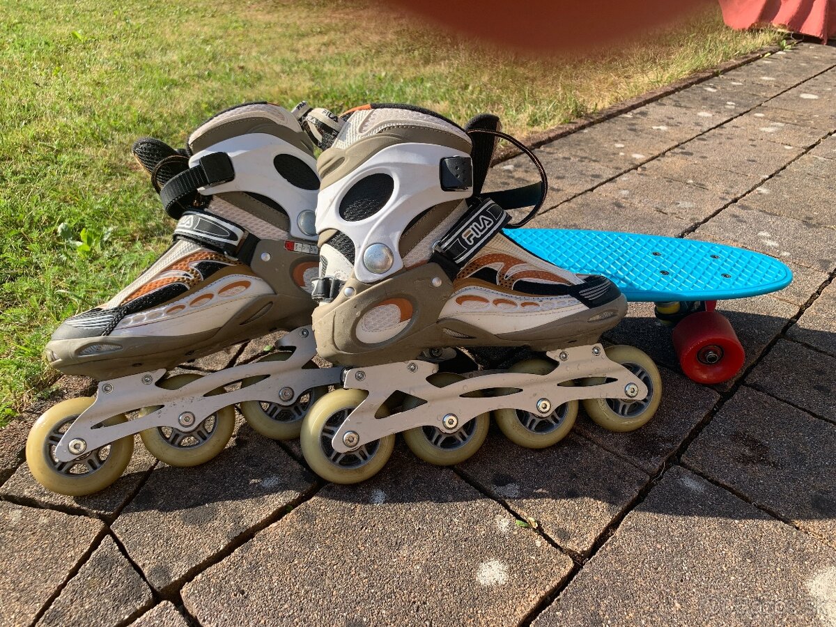 Predám lacno kolieskové korčule+zadarmo skateboard