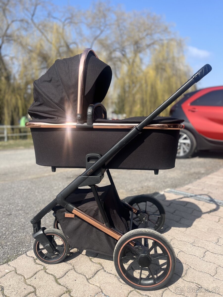 Moon style kočiar