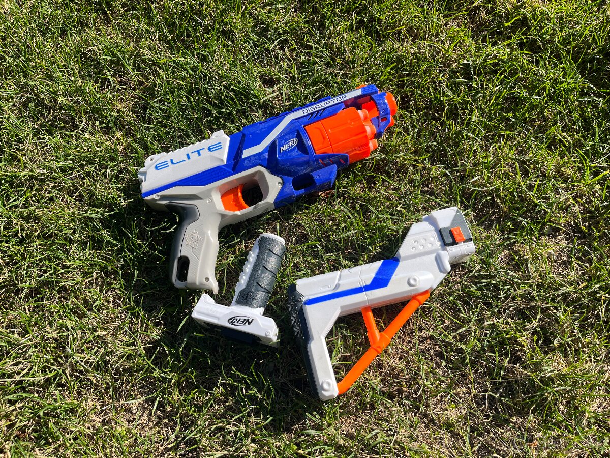 Nerf Elite Disruptor + náboje + diely navyše