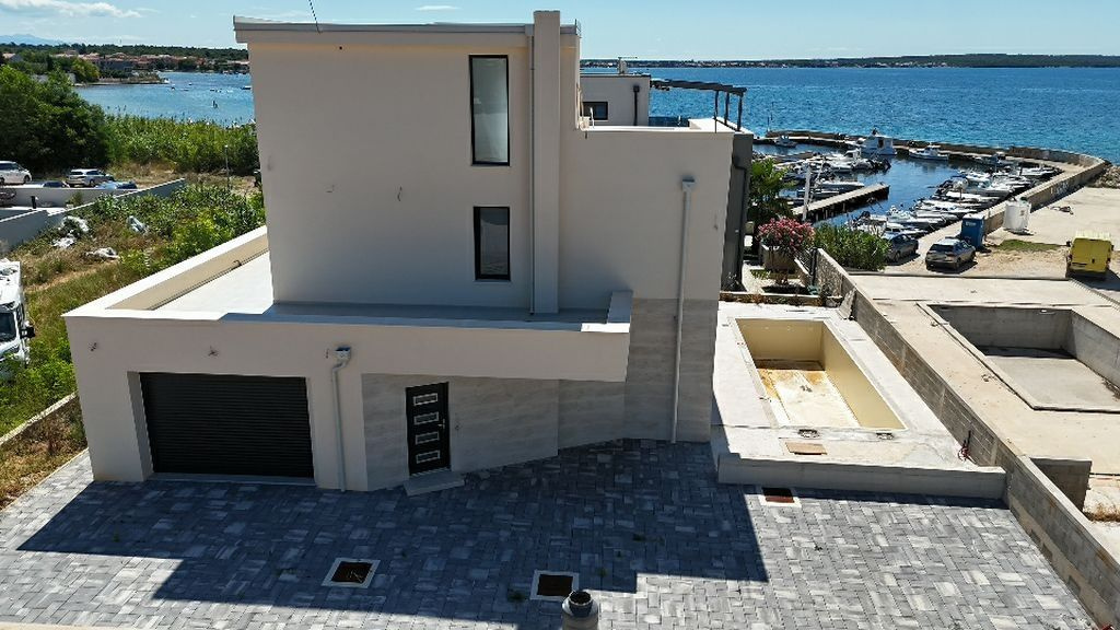 Vila na pláži, Privlaka, bazén, pozemok 4,8á, najvyhľadávane