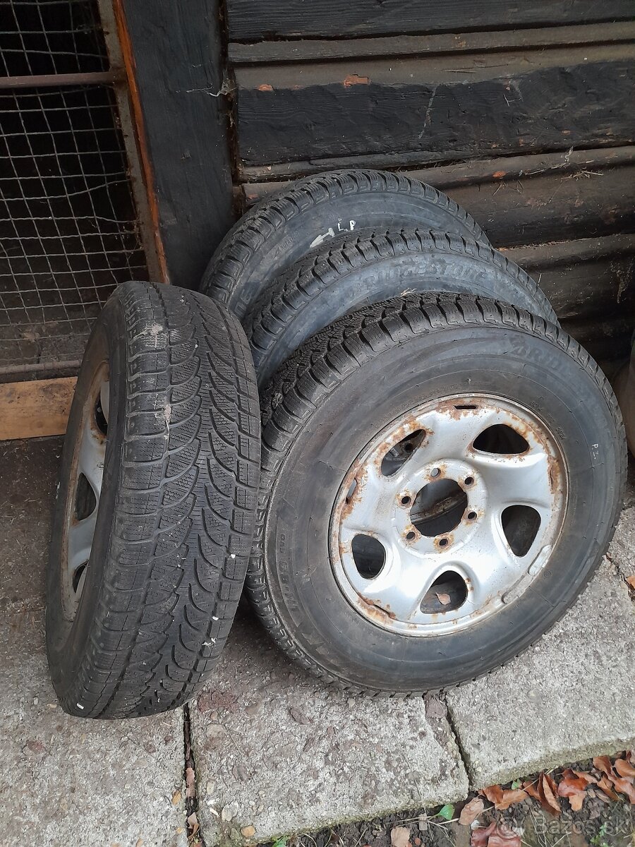 kolesá a pneu.BRIDGESTONE