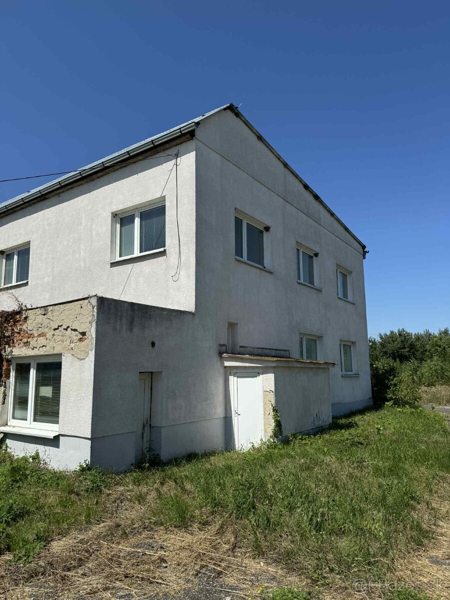 |Administratívna budova