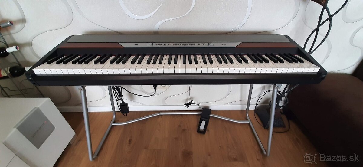Korg SP 250 - Stage piano, zánovný stav