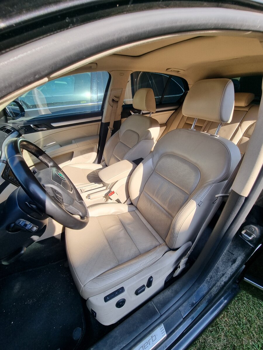 Škoda superb interiér sedadlá