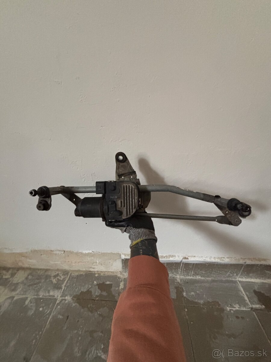 Mechanizmus stieračov VW
