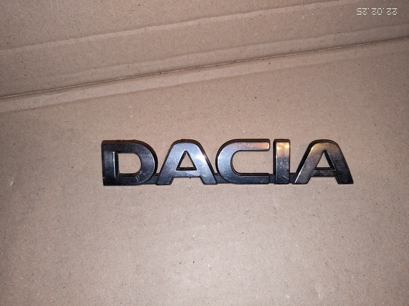 napis dacia 15x2,5 cm 15€