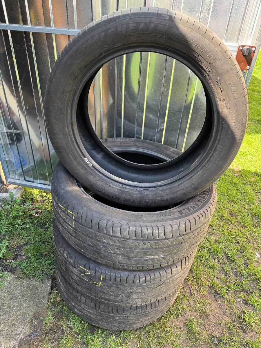 Predám letné 235/50 R19