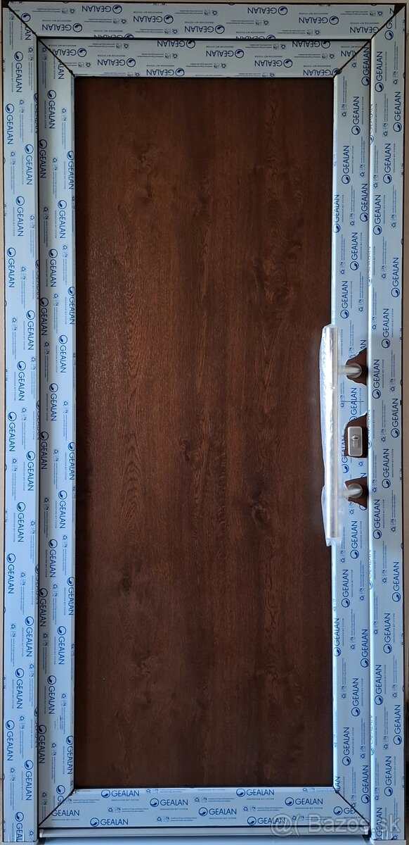 Plastové vchodové dvere 98x205cm, orech, madlo 50cm