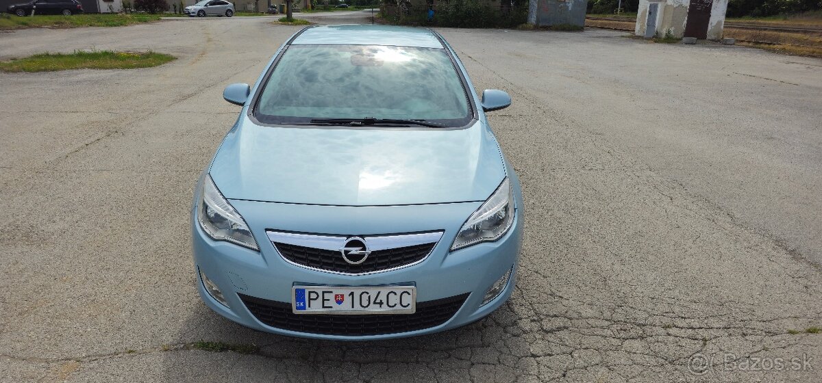 Opel Astra J