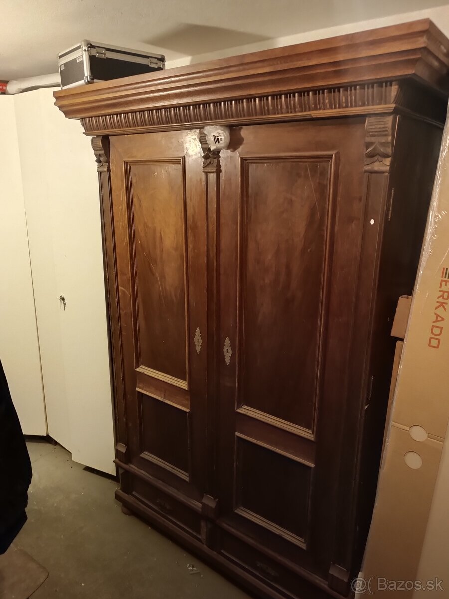 Historická skriňa