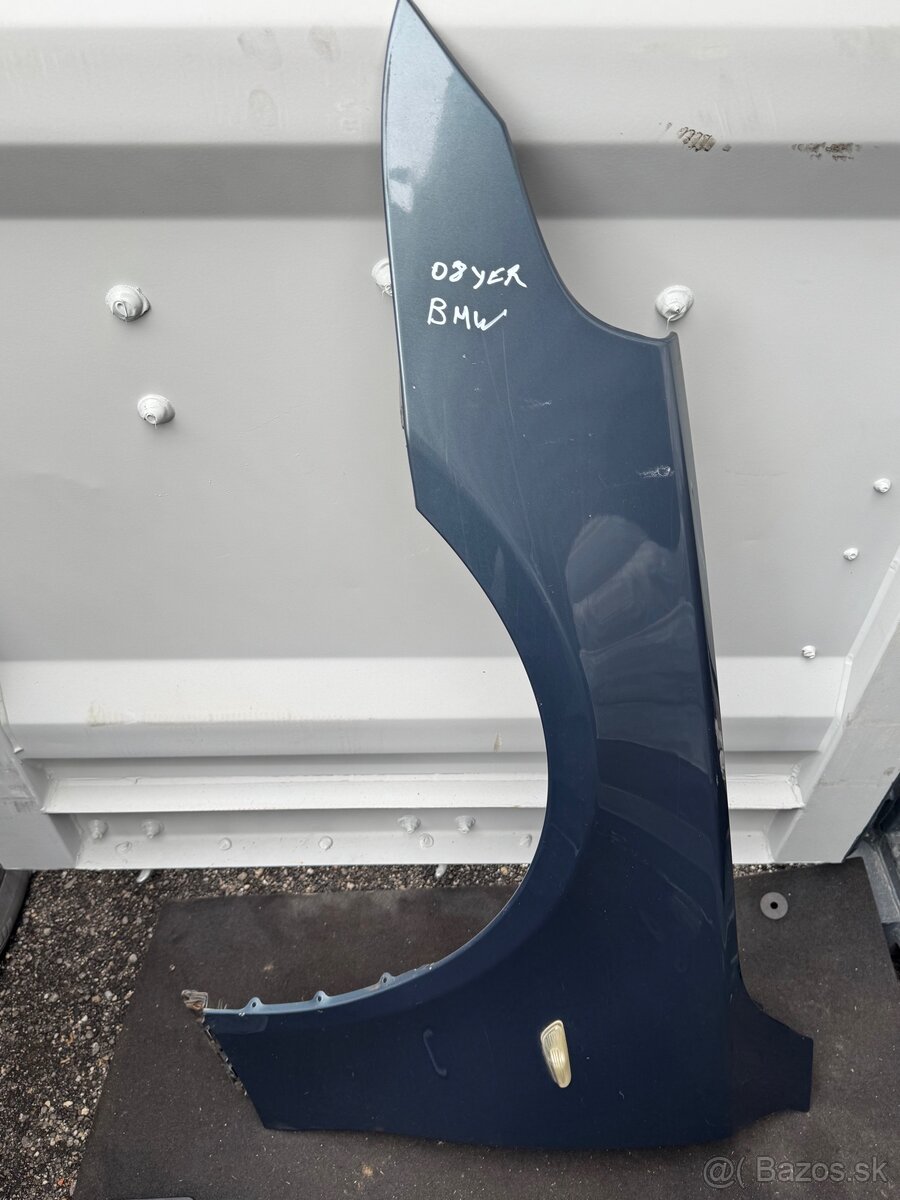 BMW E60/E61 (2004–2010) – ľavý blatník