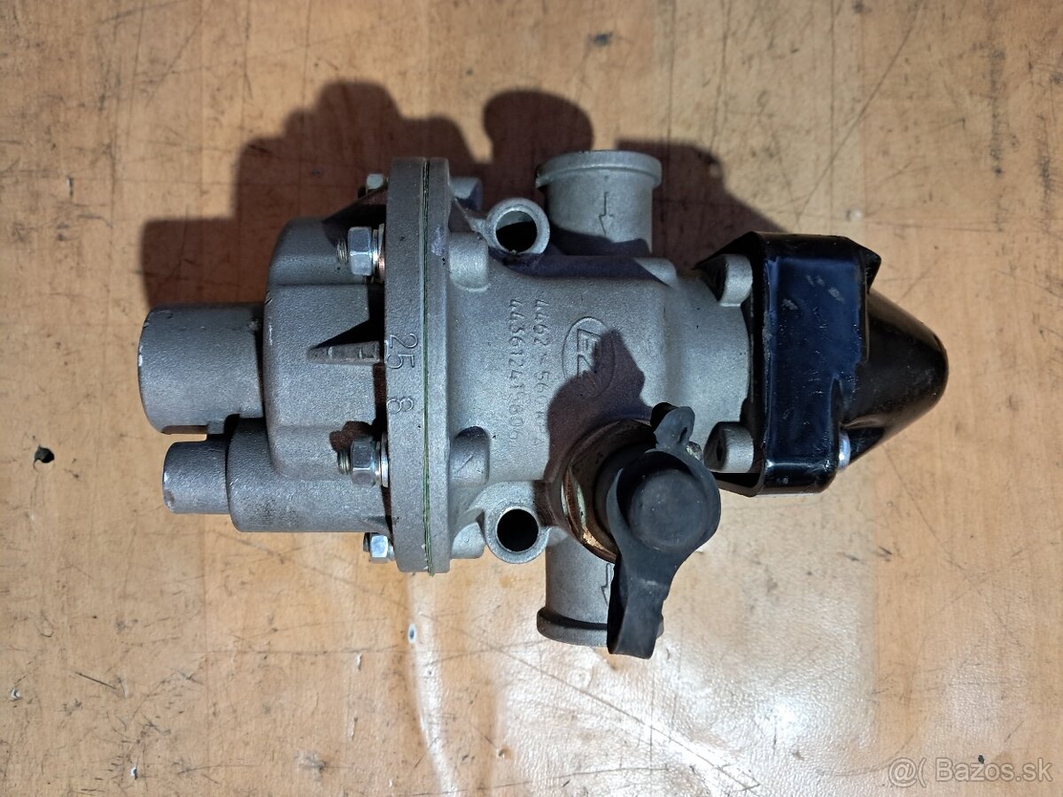 Regulator tlaku