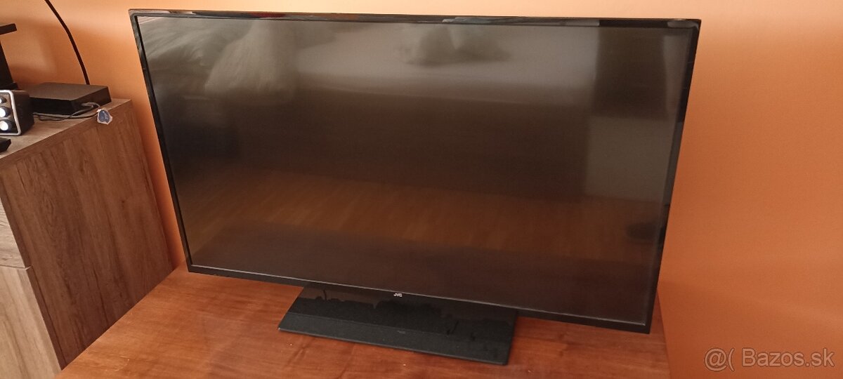 Predam pokazeny TV JVC LT43VU63 na suciastky